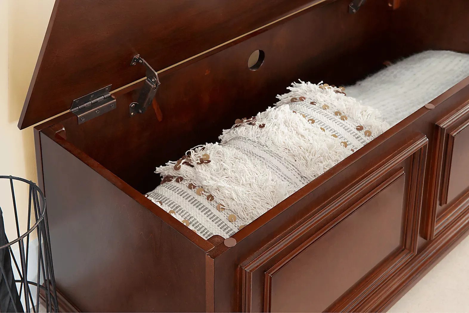 BolanosCherryCedarChest 8 BolanosCherryCedarChest