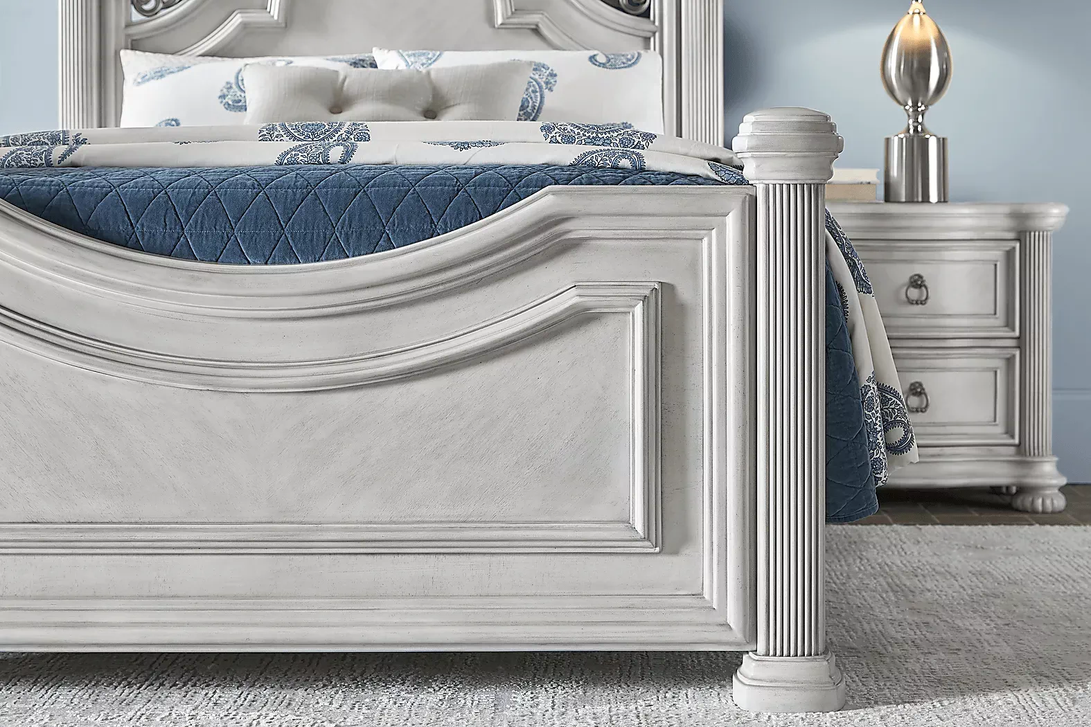 GallagherAvenueWhite5PcQueenPanelBedroom 4 GallagherAvenueWhite3PcQueenPanelBed