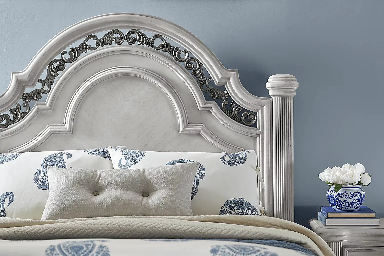 GallagherAvenueWhite5PcKingPanelBedroom 3 GallagherAvenueWhite3PcKingPanelBed
