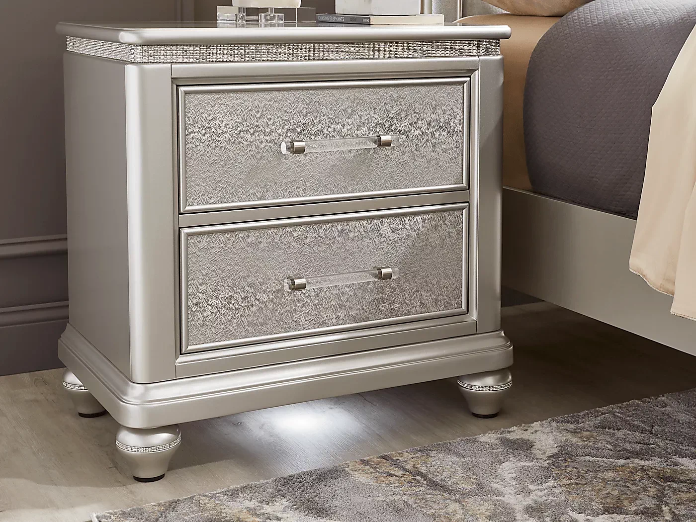 StarletLaneSilver7PcQueenBedroom 11 StarletLaneSilverNightstand