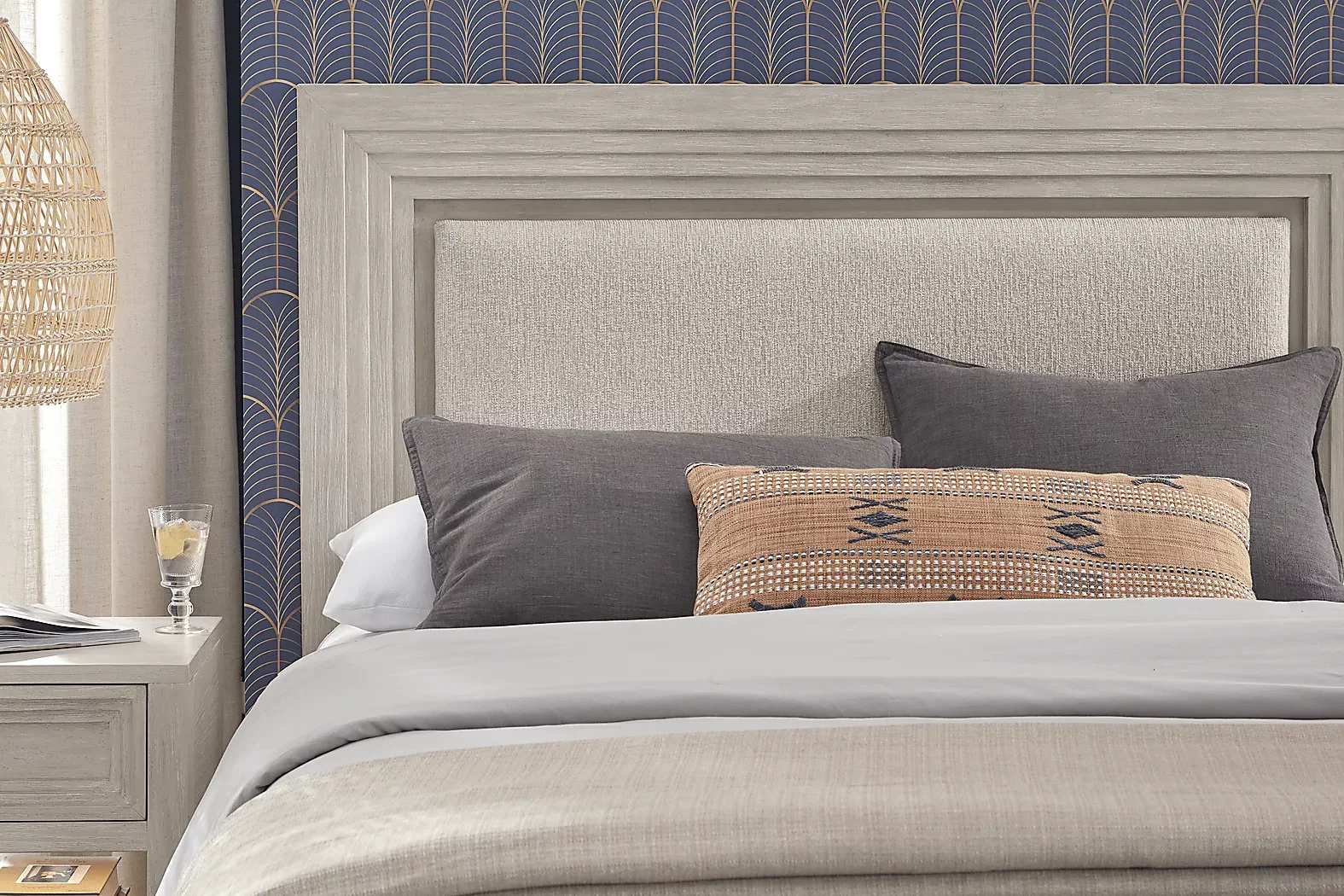 RoyalParkIvory5PcQueenStorageBedroom 4 RoyalParkIvory3PcQueenStorageBed