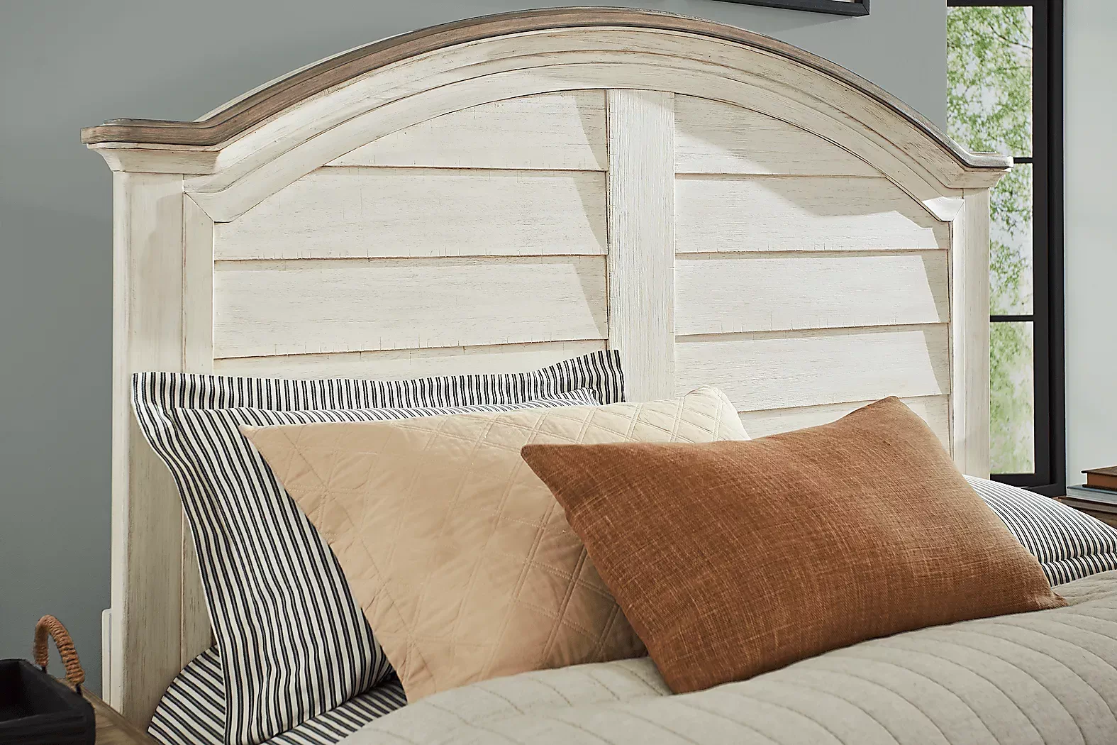 EdistoBayWhite3PcKingPanelBed 4 EdistoBayWhite5PcKingPanelBedroom