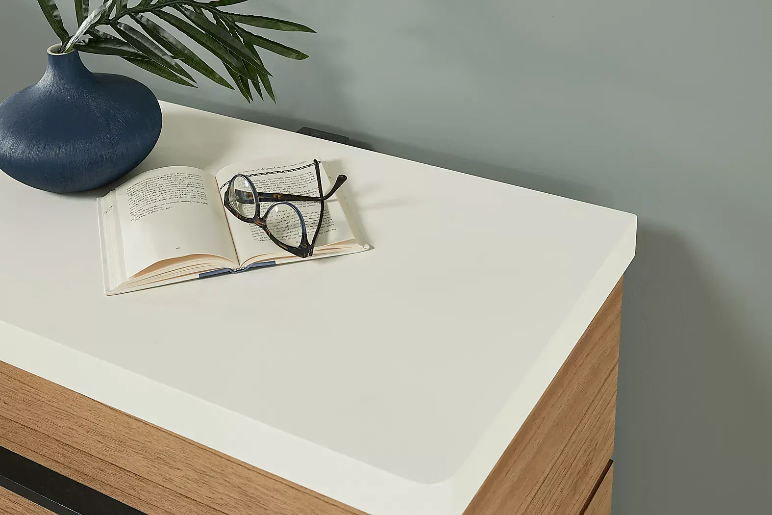 BristolBayBrown7PcUpholsteredKingBedroom 11 BristolBayBrownNightstand